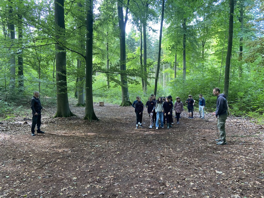 Teamspiele im Wald